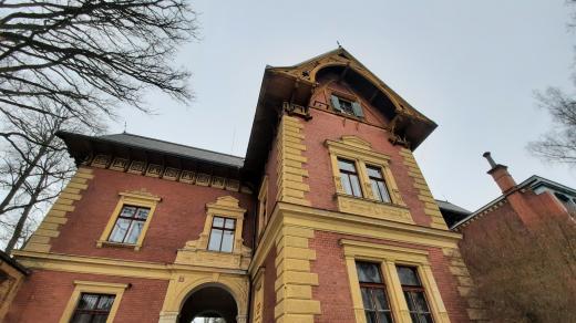 Podještědské muzeum v Českém Dubu alias Blaschkova vila se stala jedním z filmovacích míst seriálu Zločiny Velké Prahy