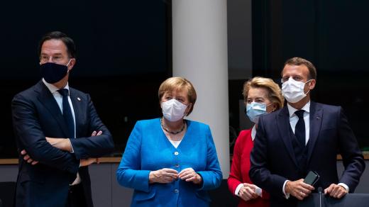Summit v Bruselu: zleva Mark Rutte, Angela Merkelová, Ursula von der Leyenová a Emmanuel Macron