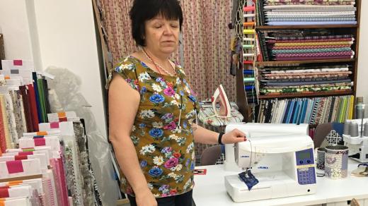 Dotaci na zakoupení šicích strojů získala od města i Marcela Vassalová