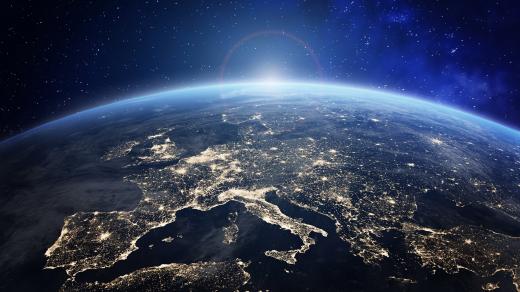 Světla evropských měst z vesmírného pohledu na naši planetu