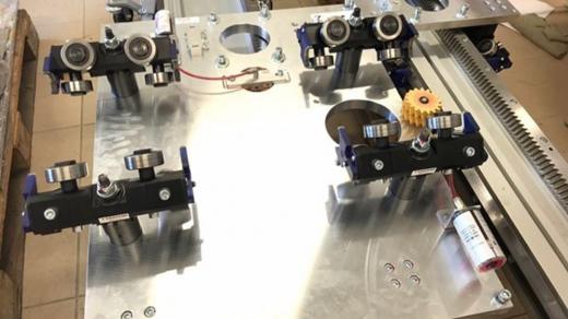 Testovací 3D tiskárnu teď převezou na ČVUT. Tam budou testovat cementové směsi, ze kterých by v budoucnu tiskla