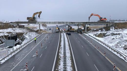 Demolice mostu nad dálnicí D3 u Chotýčan na Českobudějovicku