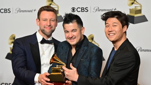Trio Time For Three získalo Grammy v kategoriích Nejlepší sólový instrumentální výkon a Nejlepší nahrávka současné hudby