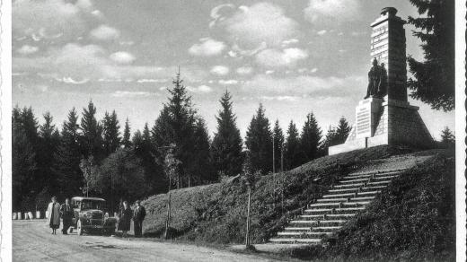 Historická pohlednice památníku J. Š. Baara na Výhledech