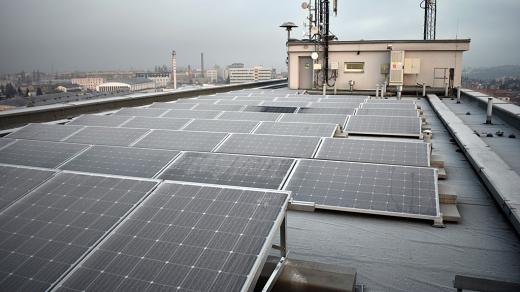 Solární panely na budově magistrátu v Plzni, v Koterovské ulici