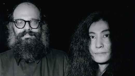 Allen Ginsberg s Yoko Ono v roce 1974
