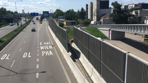 Silničáři postavili další protihlukové stěny u Královopolského tunelu v Brně