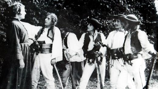 Záběr z němého filmu Jánošík (1921)