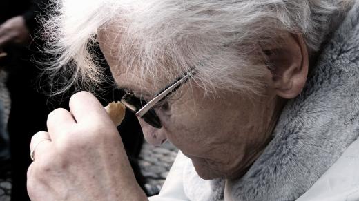 Alzheimerovou chorobou trpí stále více lidí (ilustrační foto)