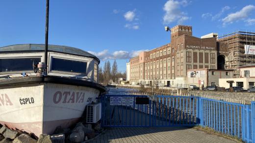 Automatické mlýny pohled od řeky