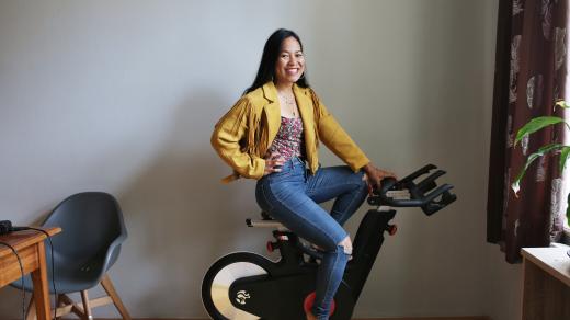 V téhle bundě se cítím jako moje nejoblíbenější disneyovská postavička Pocahontas, směje se Chili