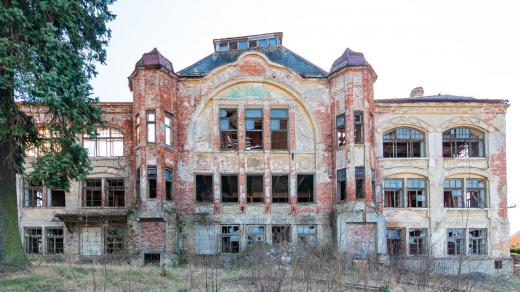 Bývalá sklárna v Kamenickém Šenově