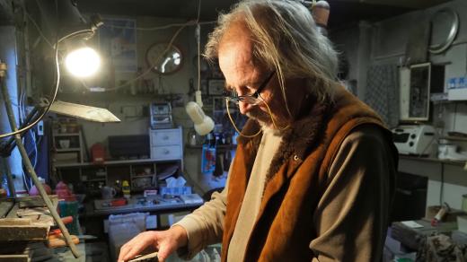 Umělec Jiří Doucha ze Světlé nad Sázavou vytváří svá díla z břidlice