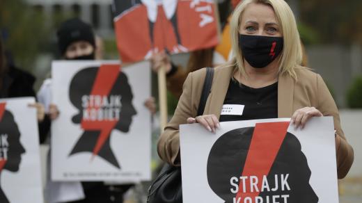 Strajk kobiet: protesty proti zákazu potratů v Polsku