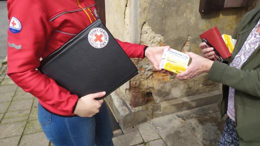Jak pomáhají dobrovolníci z jabloneckého červeného kříže?