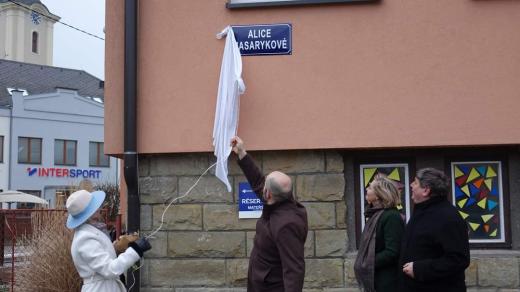 Ulice Alice Masarykové, foto odhalení názvu