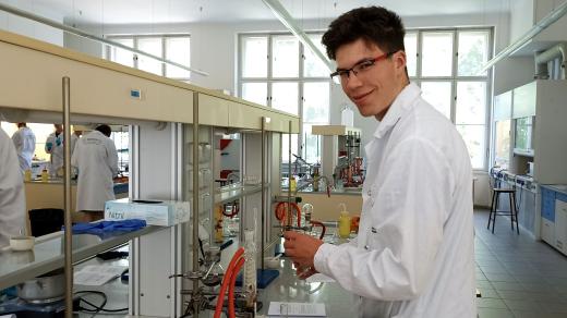 Nadaný mladý vědec Tomáš Heger byl přijat ke studiu na jedné z nejprestižnějších univerzit na světě, na britskou Cambridge