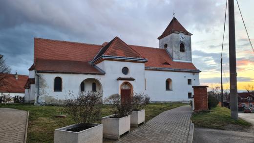 Kostel v Branišovicích