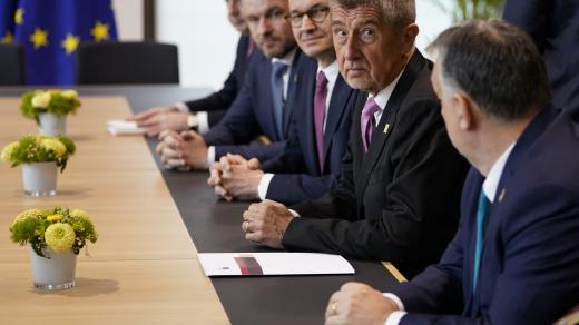 Zleva Peter Pellegrini, Mateusz Morawiecki, Andrej Babiš a Viktor Orbán před jednáním o rozpočtu EU