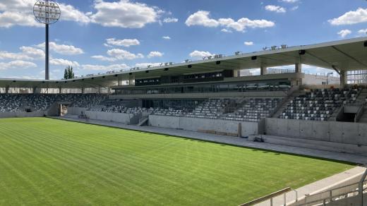 Nová multifunkční aréna v Hradci Králové těsně před dokončením