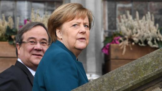 V roce 2019 Armin Laschet jako tehdejší premiér Severního Porýní-Vestfálska v Aachen s kancléřkou Angelou Merkelovou