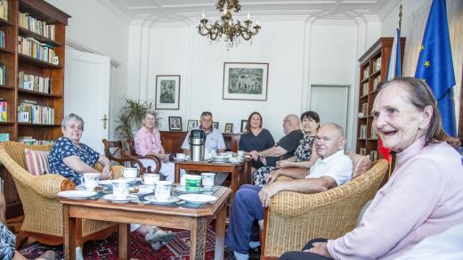 Pravidelné setkání krajanů v knihovně ambasády v Pretorii