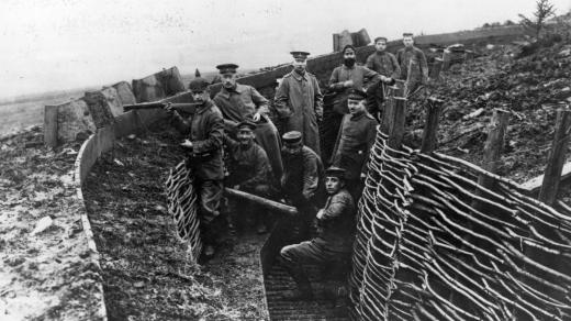Němečtí vojáci v zákopu