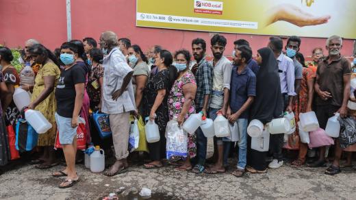 Srí Lanka, ekonomická krize. Pod hranicí chudoby dostává až polovina populace. Oficiální inflace už přesahuje 60 procent