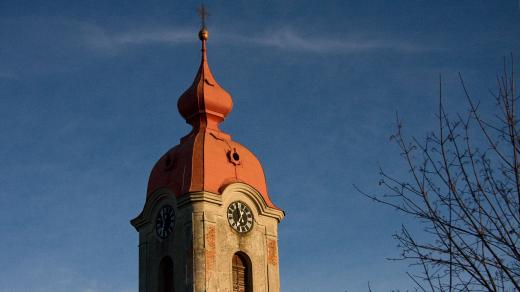 Věž kostela v Kunraticích u Frýdlantu