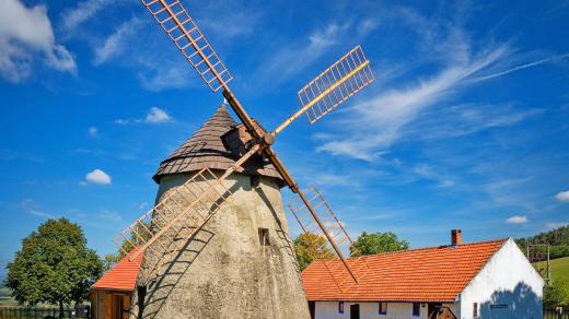 Větrný mlýn Kuželov je ve správě Technického muzea v Brně