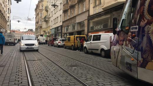 „Tomuhle se říká bezpečné centrum. Existuje vůbec ještě něco jako pěší zóna nebo jsem něco zaspal,“ píše Michal Doležel na facebookové stránce Mapa „zásobovacích“ vozidel v Brně.
