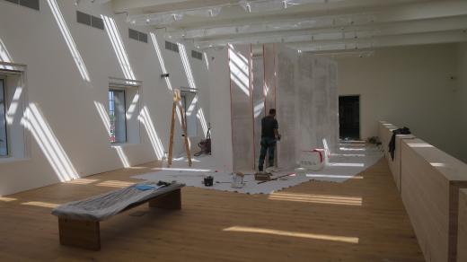Přípravy expozic v nových prostorách Gočárovy galerie
