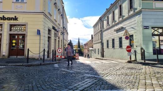 Rybniční ulice v centru Jindřichova Hradce je zavřená