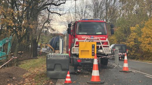 V Běstvinách nedaleko Dobrušky se poprvé od začátku listopadu může zase jezdit po hlavní silnici