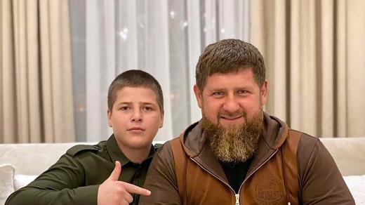 Čečenský vůdce Ramzan Kadyrov s jeho patnáctiletým synem Adamem