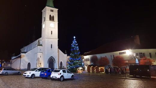 Kašperské Hory už rozsvítily vánoční strom
