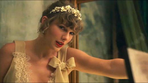 Taylor Swift ve videu k písni Willow