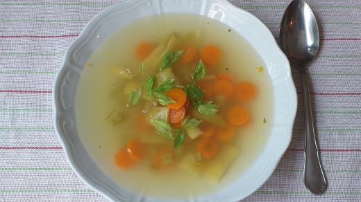 Celerová letní polévka