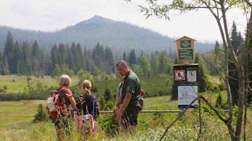 Turisté na šumavském Modrém sloupu (ilustrační foto)