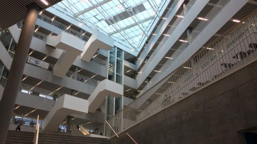 Hala v budově startupového centra Navitas v dánském Aarthusu