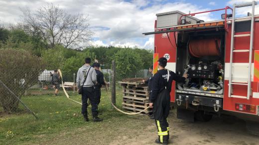 Vodu obyvatelům Lysic rozváželi dobrovolní hasiči