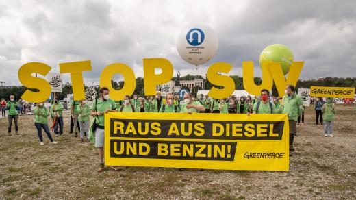 Protest organizace Greenpeace proti fosilním palivům