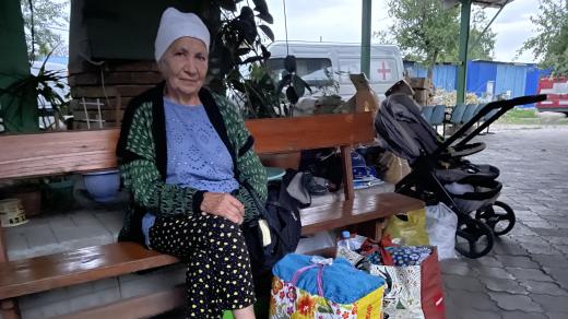 Paní Ljudmila odjíždí domů, protože nechce být v tomto centru pro běžence v Donbasu cizím lidem na obtíž