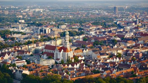 Letecký pohled na bavorské město Augsburg