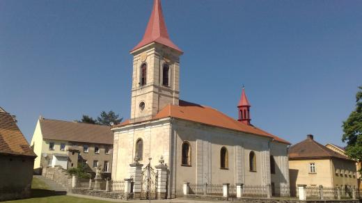 Kostel svatého Apolináře v obci Modlany na Teplicku