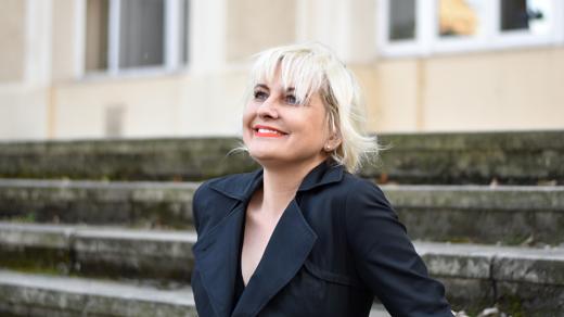 Spisovatelka a novinářka Bára Nesvadbová