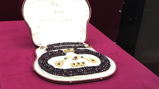 Restaurované šperky Ulriky von Levetzow pouze dnes vystaví oblastní muzeum v Mostě