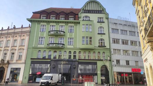 Budova na olomouckém Horním náměstí, v níž ještě donedávna sídlila Česká pošta
