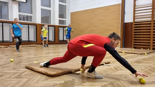 Mladí hokejisté, florbalisté a fotbalisté trénují v Bystřici nad Pernštejnem společně