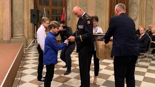 Jan Nesvadba a Daniel Kohout obdrželi medaili krajského hasičského záchranného sboru